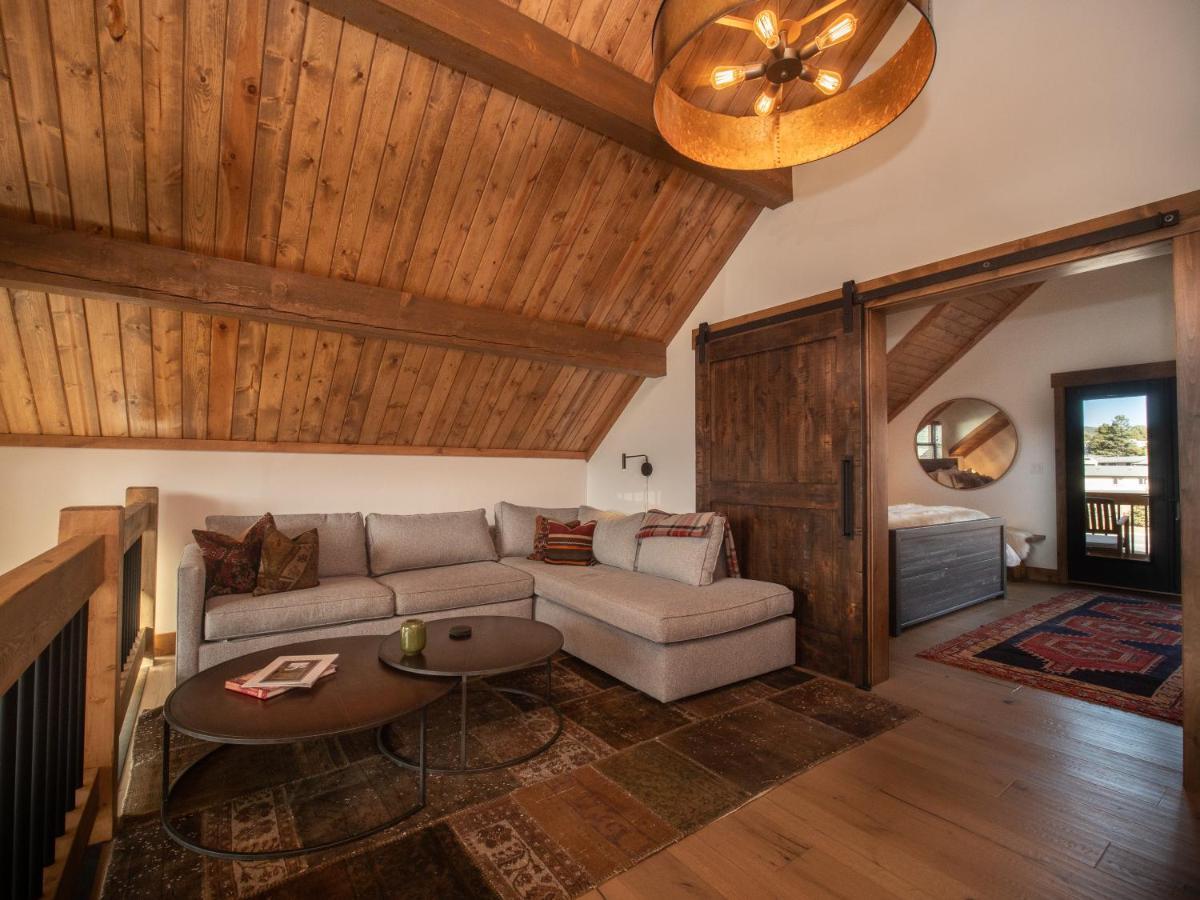 Chic Retreat Indoor Outdoor Fireplace, Private Jacuzzi, Great Location! Estes Park Exterior foto